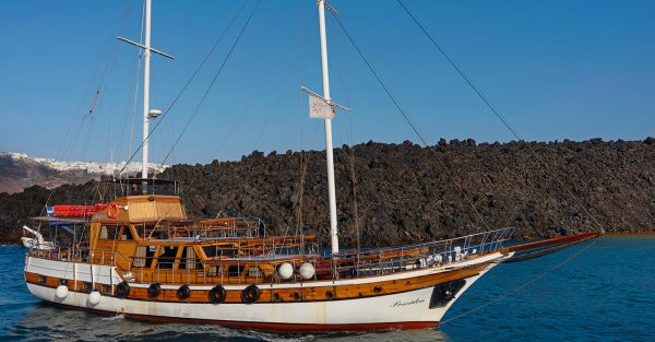 Santorini Volcanic Islands with Hot Springs Cruise